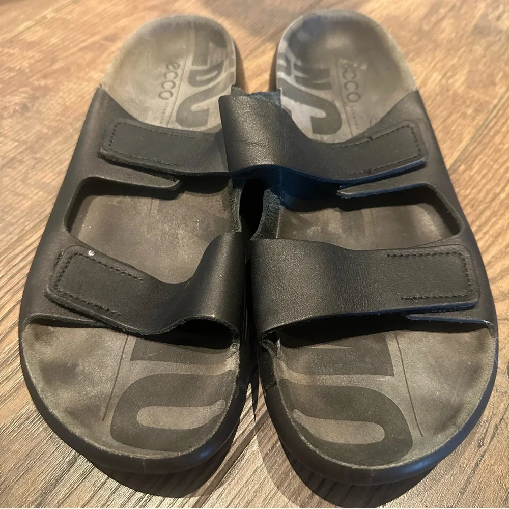 Ecco Women’s Cozmo Two Band Slide Sandal‎ in Black Size 9-9.5